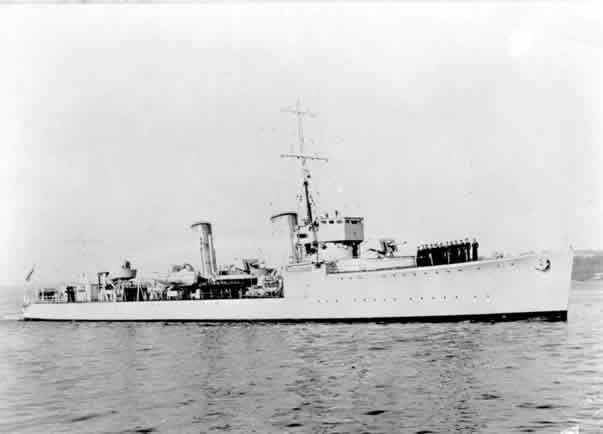 HMCS CHAPLAIN Entering Harbour